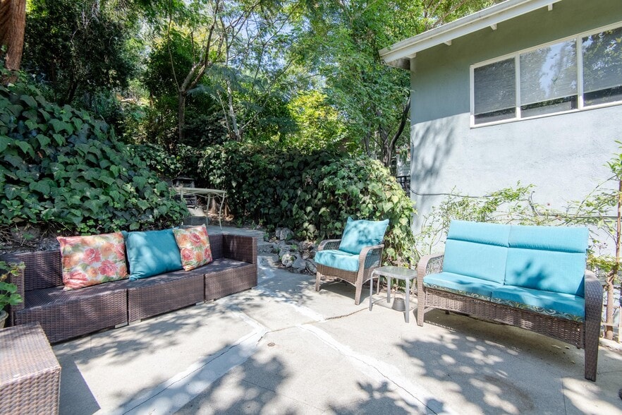 Building Photo - 2001 1/2 Pinehurst Rd