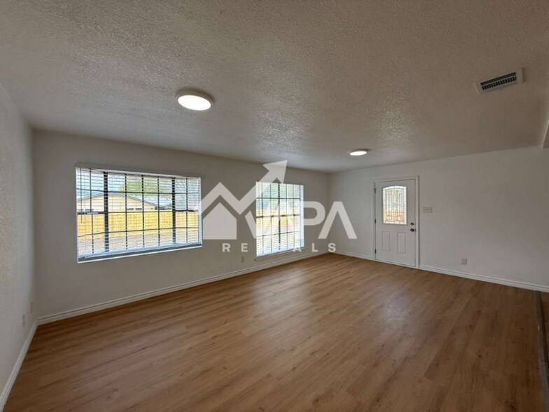 Building Photo - 222 Kerry Brook Dr