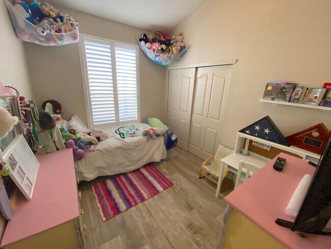 Building Photo - Northeast El Paso 3 bed with Refrig A/C and Solar Panels