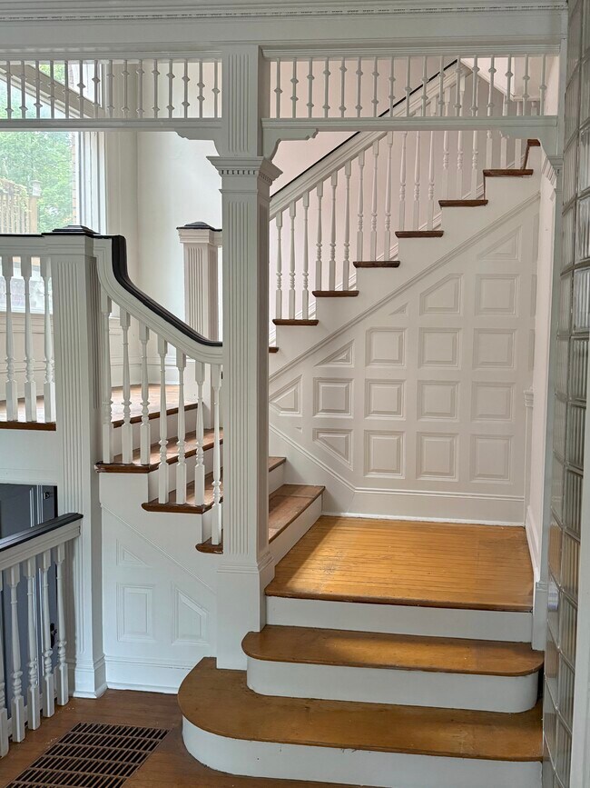 Building Photo - 3700 Brighton Rd