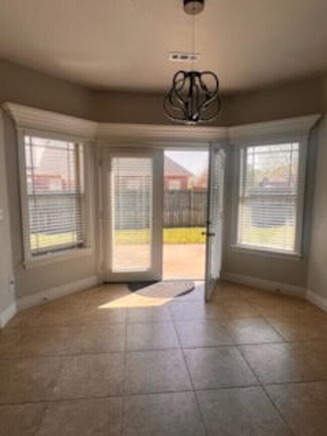 Building Photo - Spacious 4 Bedroom Home in Centerton