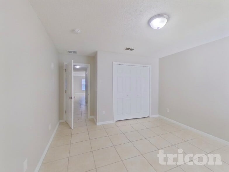 Building Photo - 3247 Amberley Park Cir