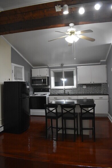 Building Photo - 129 Bradstreet Ave