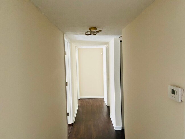 Building Photo - 3 bedrooms /2 bath Condo Available Now