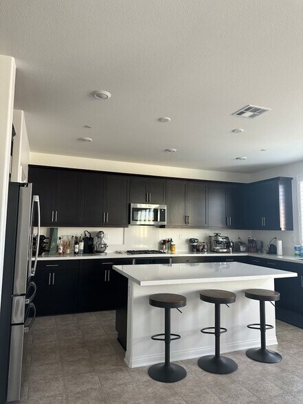 Building Photo - 1654 Camellia Ln