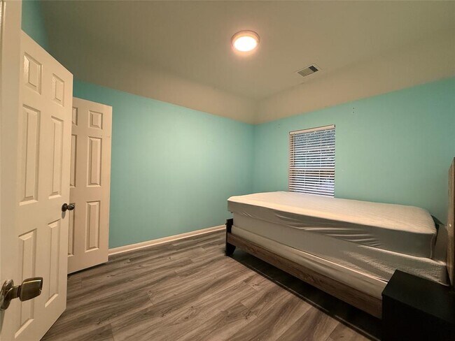 Building Photo - 10204 Dawn Brook Dr