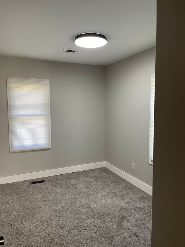 Building Photo - 4761 Warnock Ave