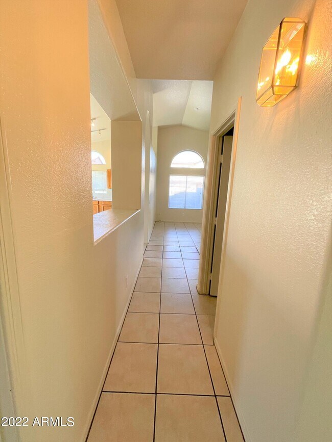 Building Photo - 1691 E Park Ave