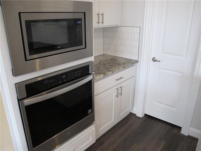 Building Photo - 635 Spinnaker Loop
