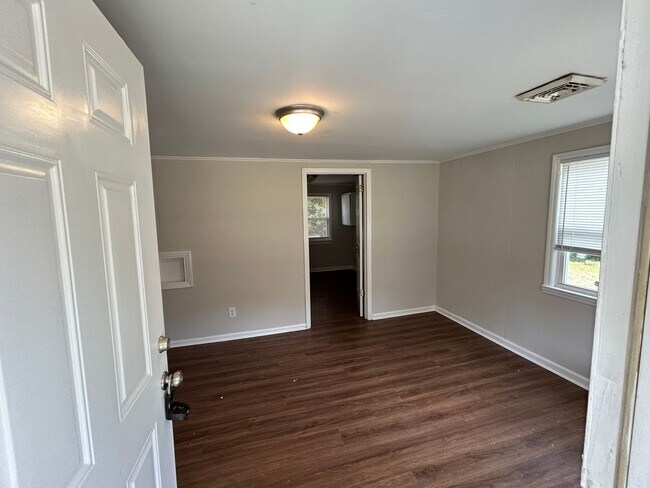 Building Photo - 2 Bedroom House in Sharpsburg