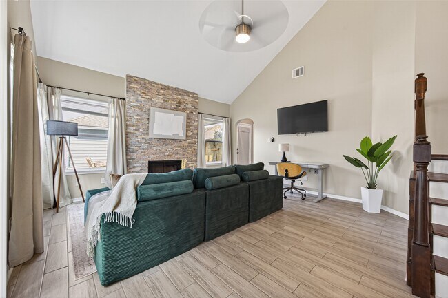 Building Photo - 6635 Queensclub Dr