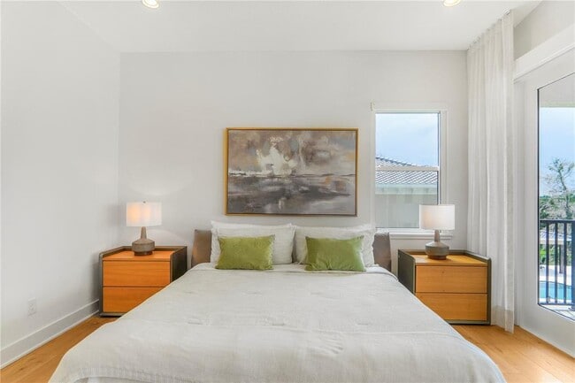 Building Photo - 15023 Pendio Dr