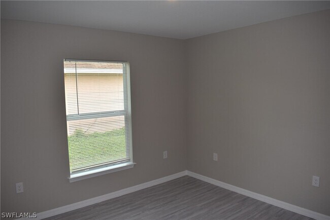 Building Photo - 3718 Donahue Ave