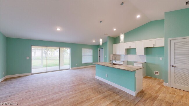 Building Photo - 621 NW 7th Pl