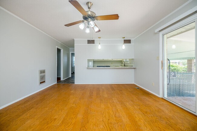 Building Photo - 240 Maywood Dr