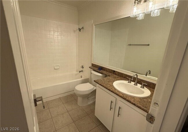 Building Photo - 460 Elm Dr