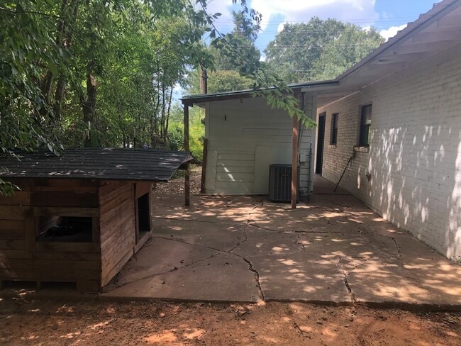 Building Photo - Cute 3 Bedroom House in Longview ISD