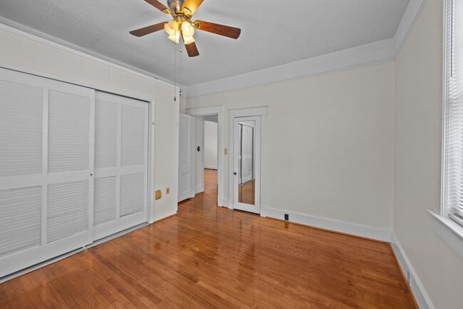 Building Photo - Incredibly Well Maintained & Beautiful Hom...