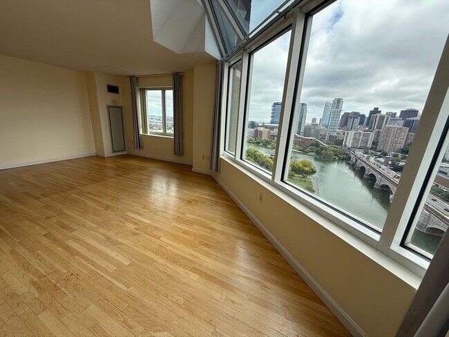 Building Photo - 8 Museum Way