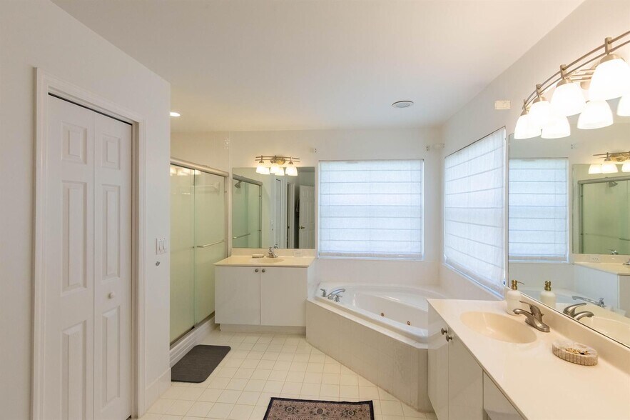 Building Photo - 15930 Canosa Ct
