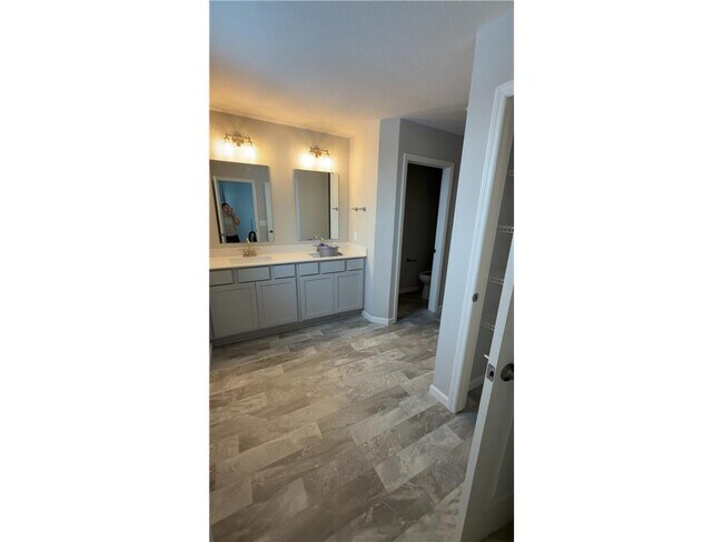 Building Photo - 4829 Airlake Dr