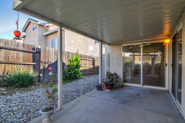 Building Photo - Great 3 Bedroom, 2 Bath 1524 Sqft. Rancho ...