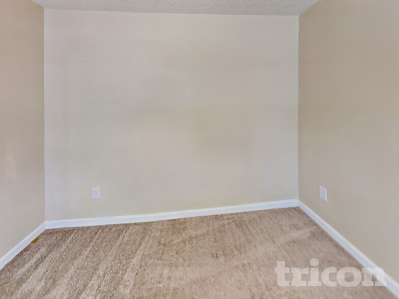 Building Photo - 9453 Lakeview Rd