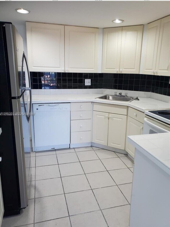 Building Photo - 3301 Spanish Moss Terrace