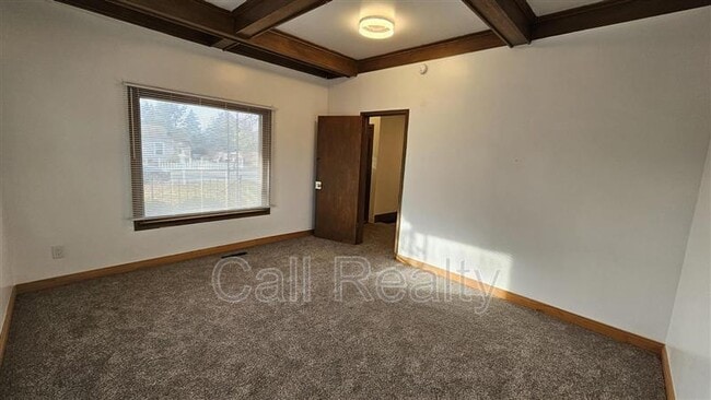 Building Photo - 12019 E Valleyway Ave