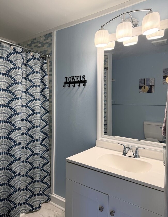 Building Photo - Furnished 2 bed 1 Bath Home