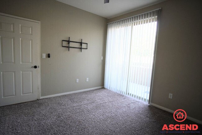 Building Photo - Cutest Condo  in Downtown Bakersfield!