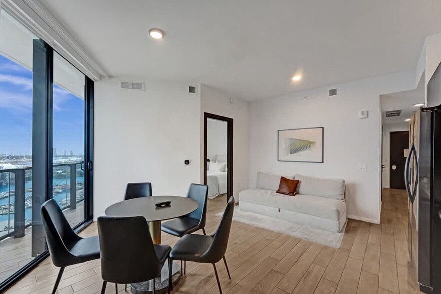 Building Photo - 398 NE 5th St