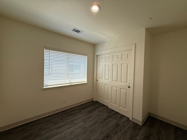 Building Photo - Free Month of Rent for Move in before Dec 1st - Brand New Upstairs 3 Bedroom Apartment