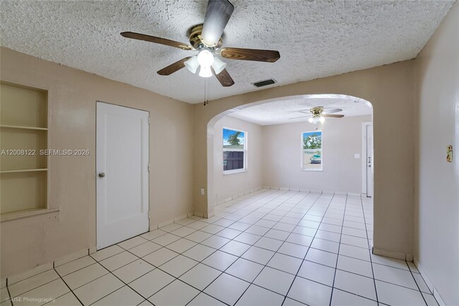 Building Photo - 166 E 17th St