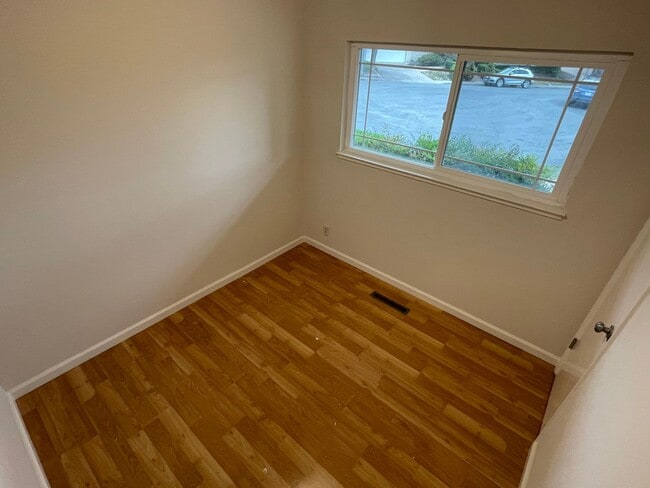 Building Photo - $4390 -- BEAUTIFUL 3BED HOME IN MISSION VA...