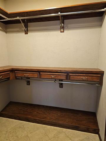 Building Photo - 4611 Shorewood Dr