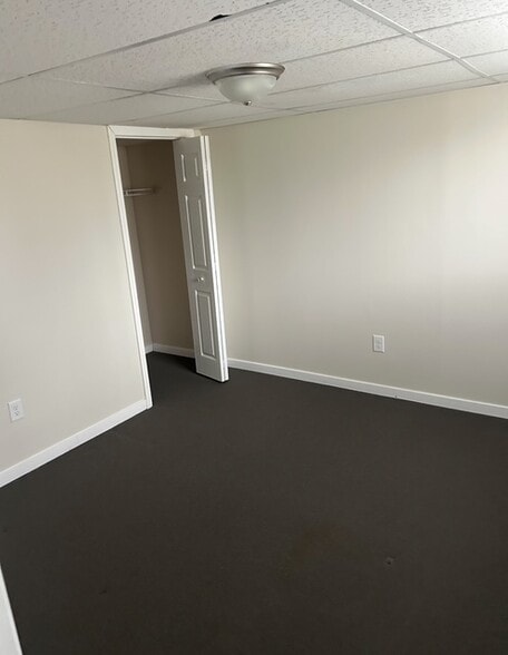 Building Photo - 200 E Chimney Hill Dr