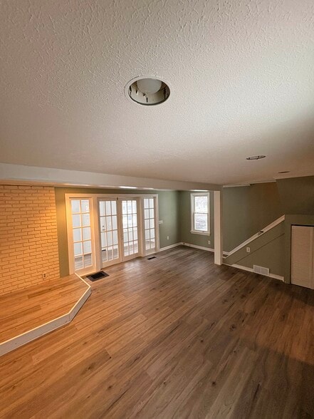 Building Photo - 66 Sea View Ave