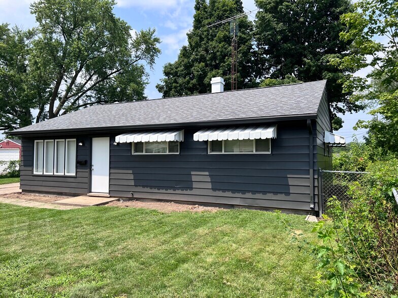 Building Photo - 1247 Dennis Dr