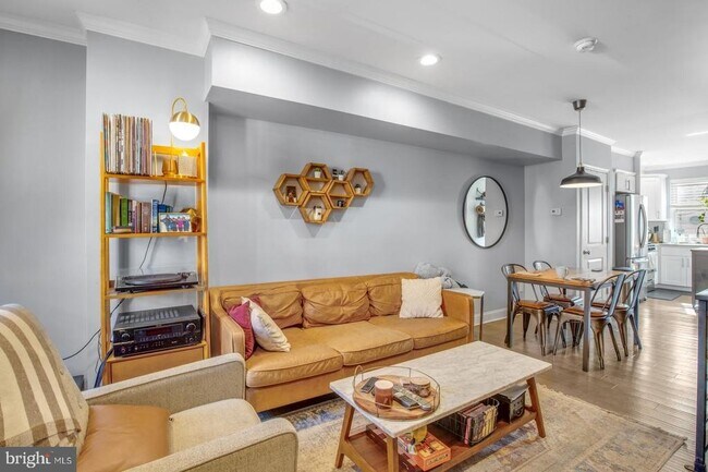 Building Photo - 2531 Collins St