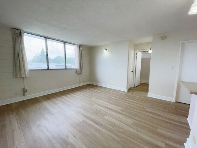Building Photo - Nalanui Hale - 2 bed, 1 bath, 1 parking