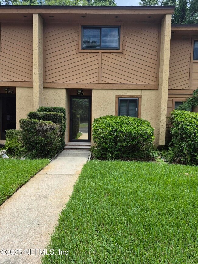 Building Photo - 85 Debarry Ave