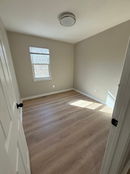 Building Photo - 3492 Woodburne Dr