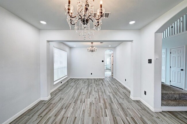 Building Photo - 12915 Stratford Heights Dr