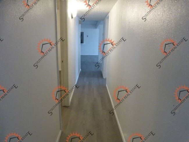 Building Photo - Freshly painted 3 bedroom 2 bath apartment