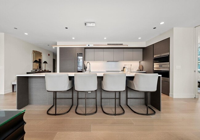 Building Photo - 366 W Superior St