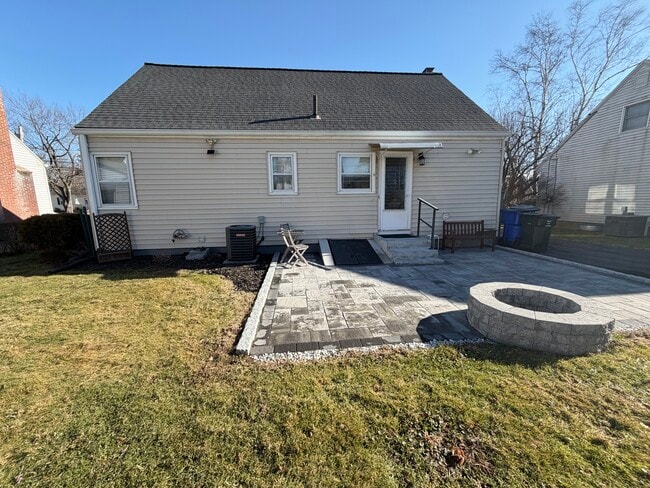 Building Photo - 17 Brian Rd