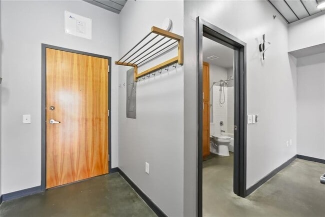 Building Photo - 620 Glen Iris Dr NE