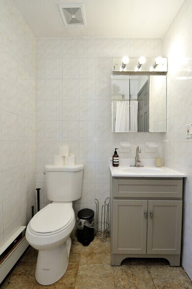 Building Photo - 348 W 38th St