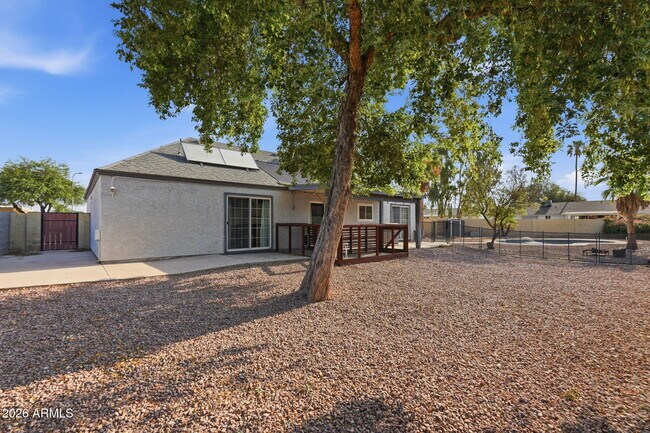 Building Photo - 1735 E Stephens Dr
